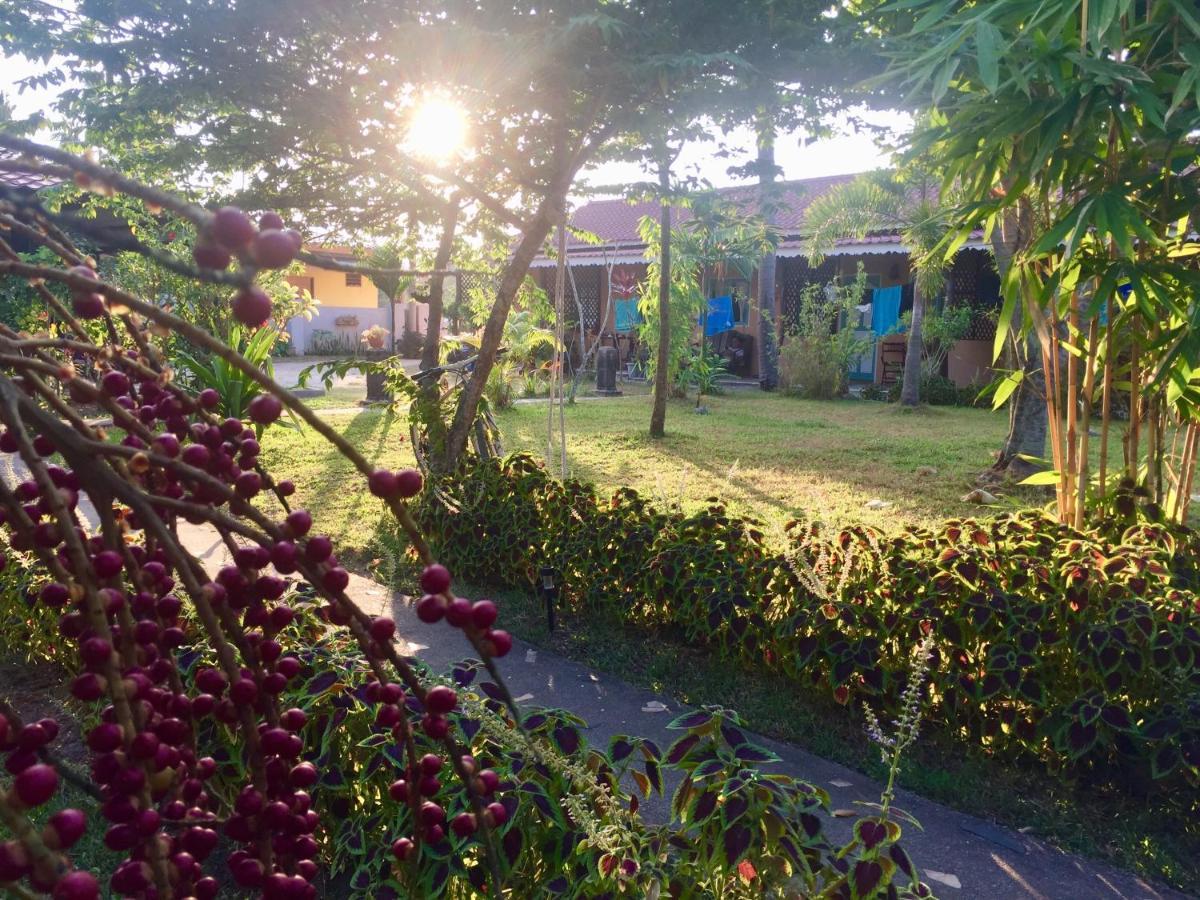 Soluna Guest House Пантай Ченанг Екстериор снимка