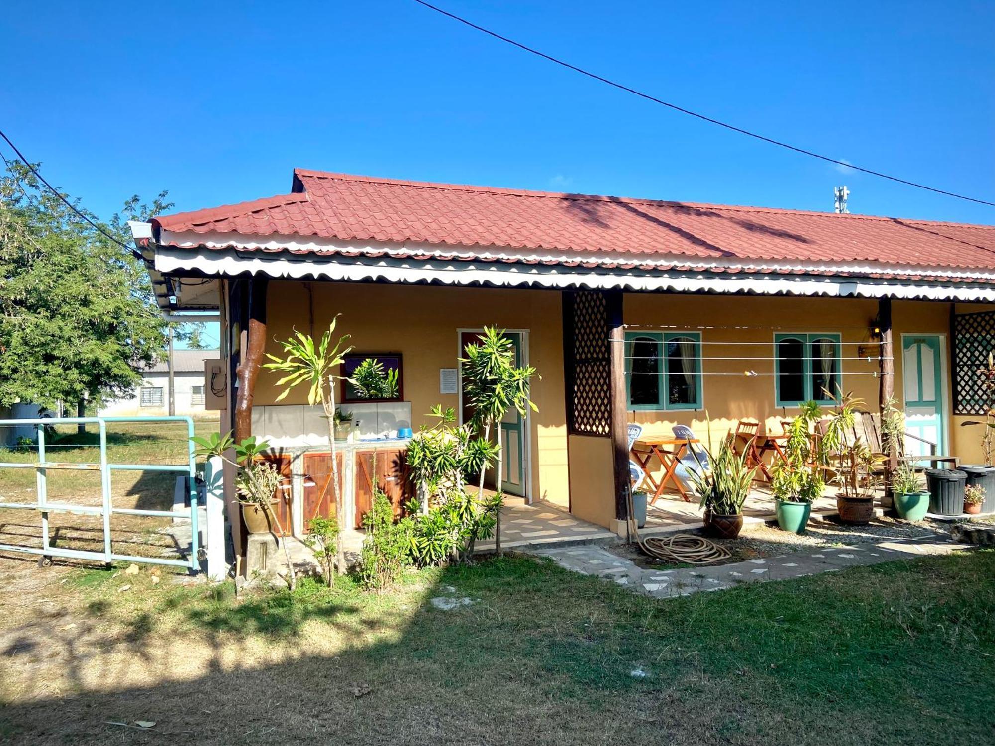 Soluna Guest House Пантай Ченанг Екстериор снимка