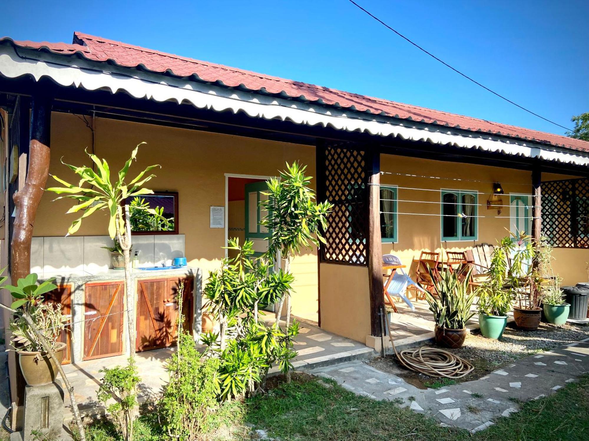 Soluna Guest House Пантай Ченанг Екстериор снимка